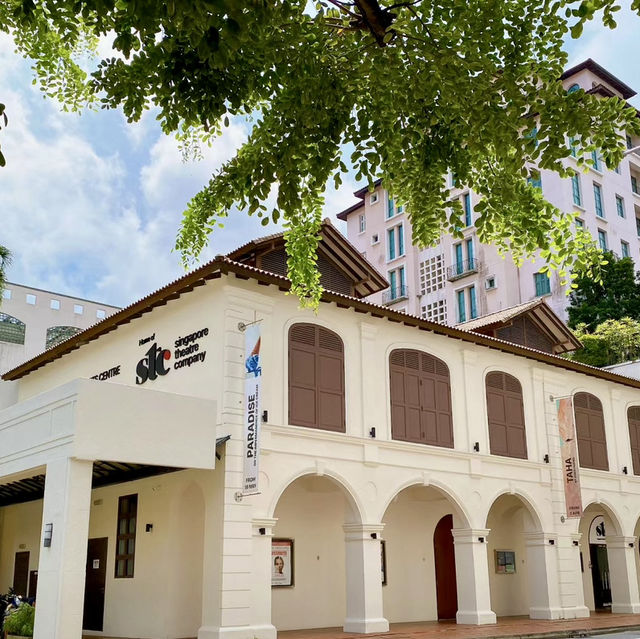 The Robertson  House Anglo-asian 