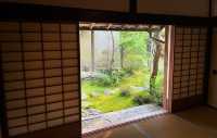 叡山電鐵「瑠璃光院」的途中可以去|蓮華寺。