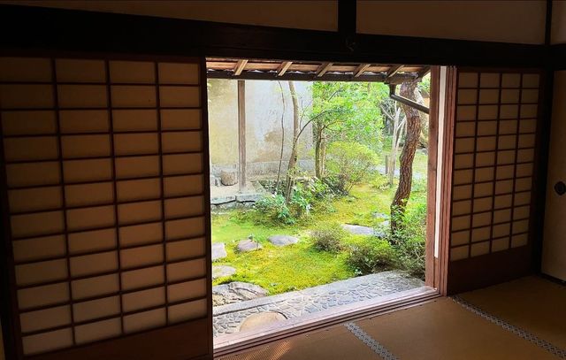 叡山電鐵「瑠璃光院」的途中可以去|蓮華寺。