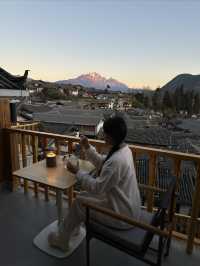 這家民宿居然可以看到日照金山，太美了吧！。