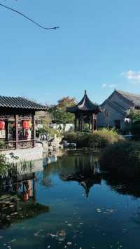 「即墨古城：歷史的沉澱與現代的魅力」。