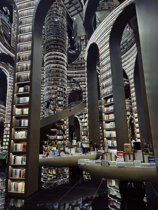 Zhongshuge Bookstore: A Surreal Literary Oasis in Chengdu