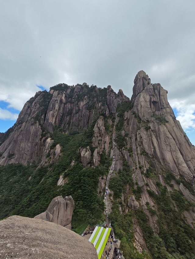 特種兵環黃山旅遊。