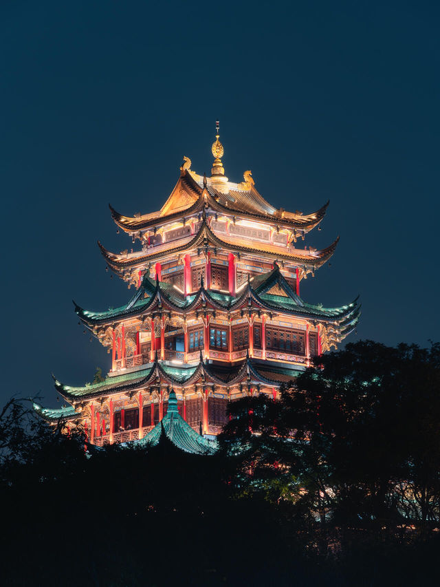 Hong’en Temple in Chongqing: A Breathtaking Experience of Traditional Chinese Aesthetics!