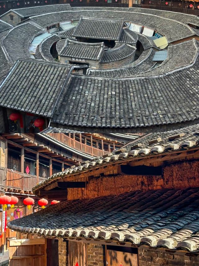 土樓是古代家族碉堡，也是現代烏托邦