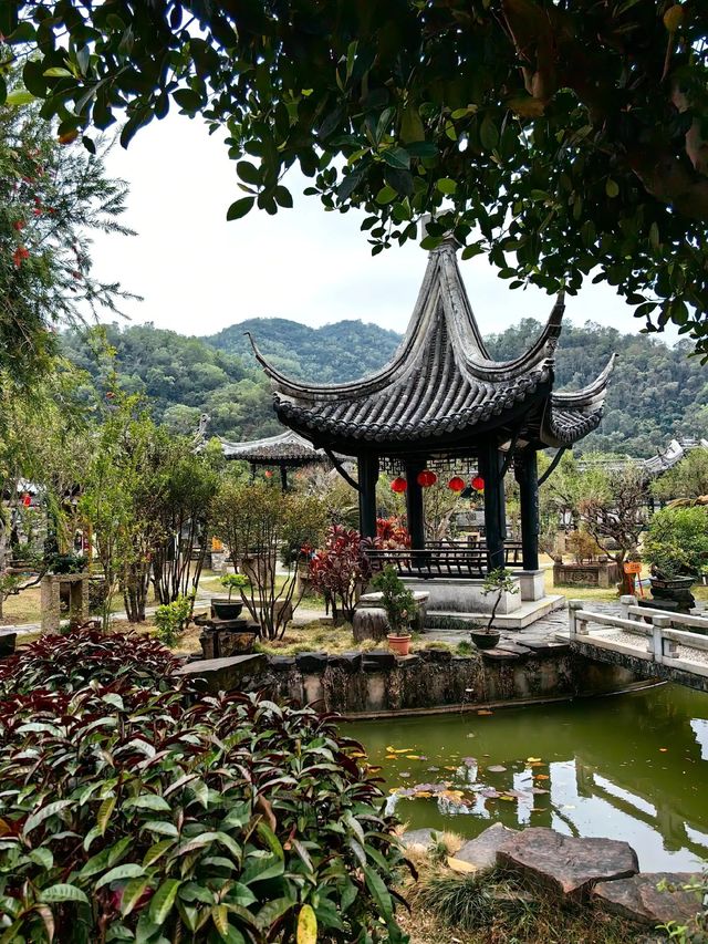 逃離都市的煩囂，踏入詹園的清幽之境。