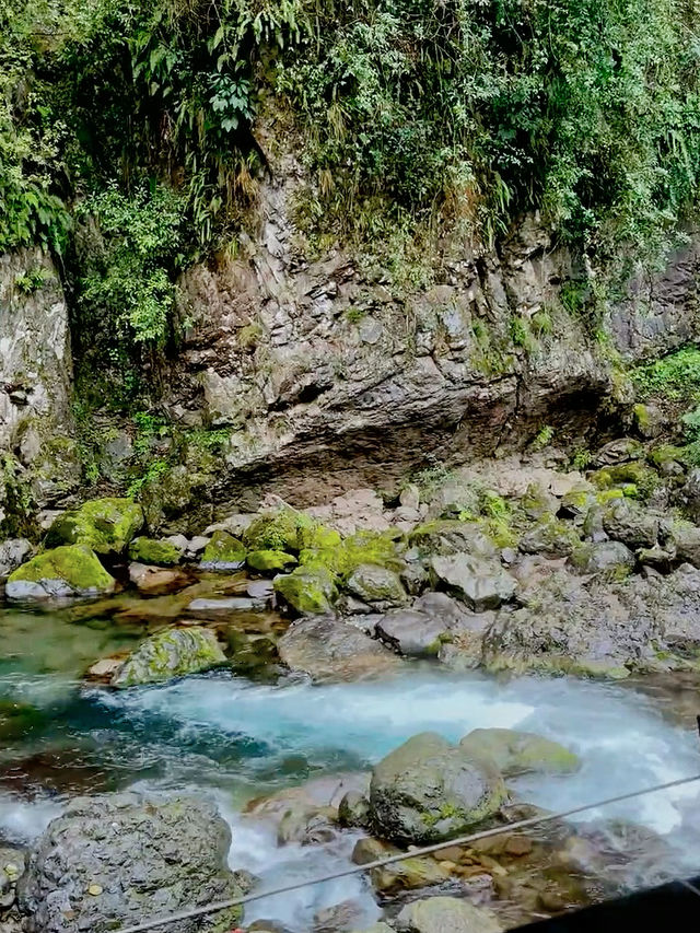 藏在峨眉山裡的私湯溫泉