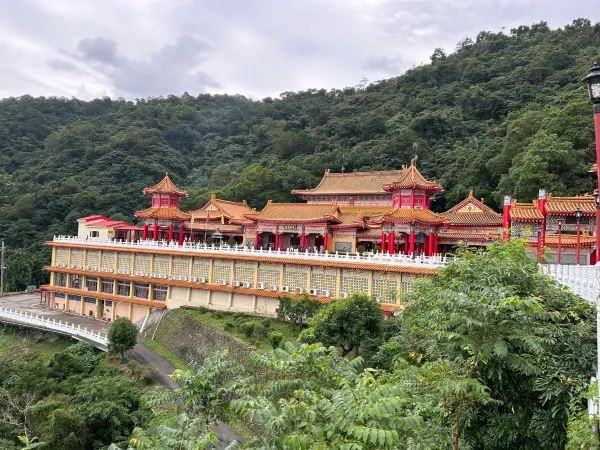 探索台灣最大道教宗廟與宜蘭梅花湖健行之旅 🌿