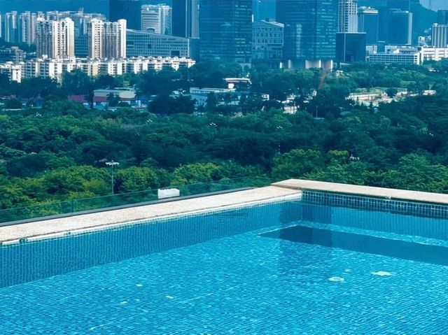 🏙️ 深圳CBD高空祕境！270°無邊際泳池打卡！下班直達「偽出國」度假天堂🌊✨
