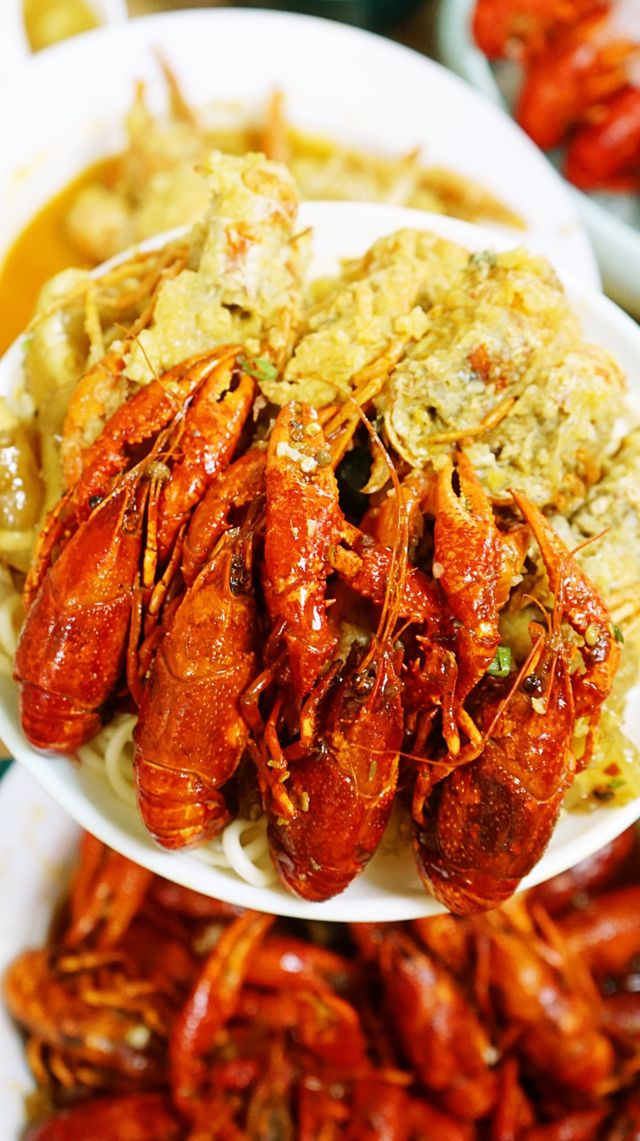 廣州宵夜頂流！巨無霸藍龍香到癲