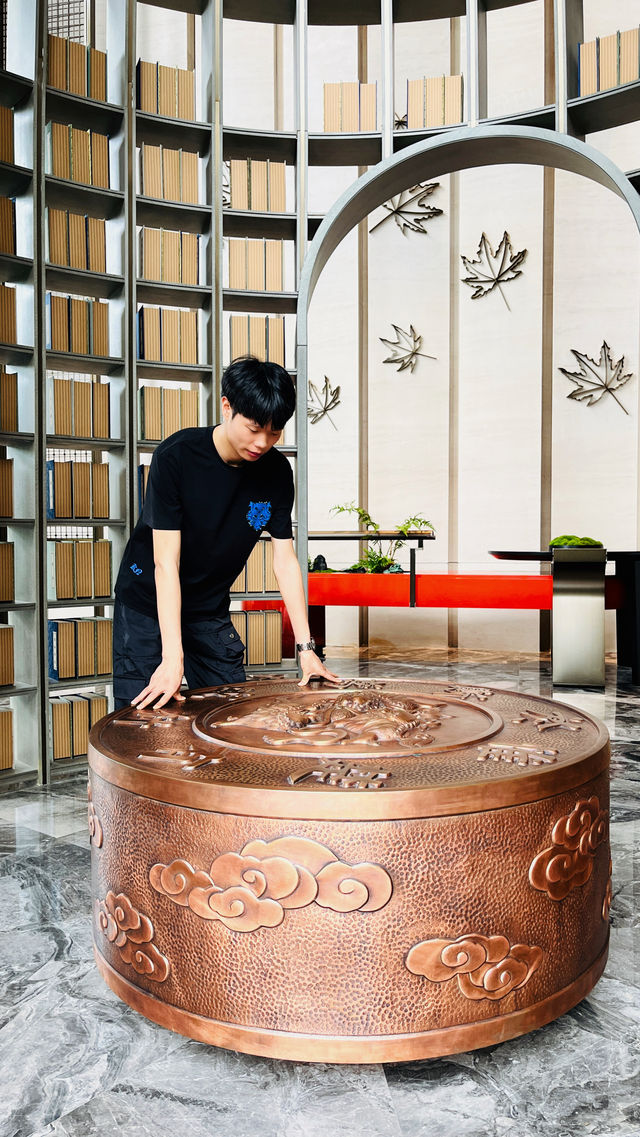 入住 · 雅緻旗艦店 總有人問，旅行的意義是什麼？ 我想，是在某個陌生城市裡，遇見讓人心動的光影與