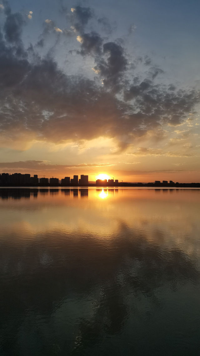 在美曼，邂逅一場湖光日光之約