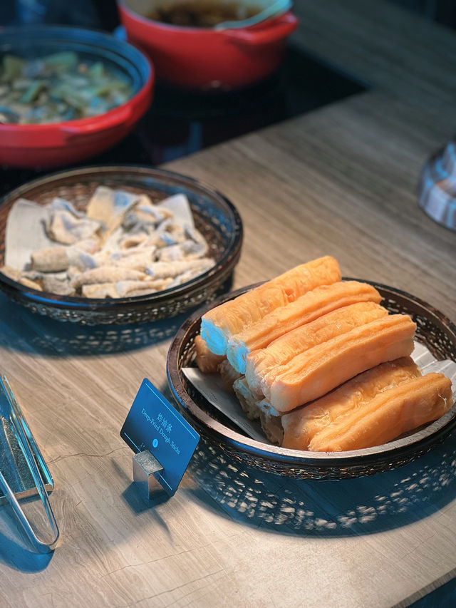 靚正探店 | 小蠻腰view配點心，太絕了
