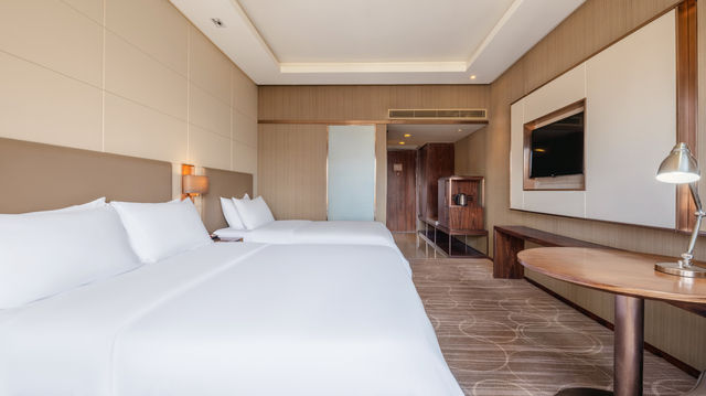 Check In at the All-New Dongfeng Square! Stay at Crowne Plaza to Unlock Kunming’s Hottest Experience