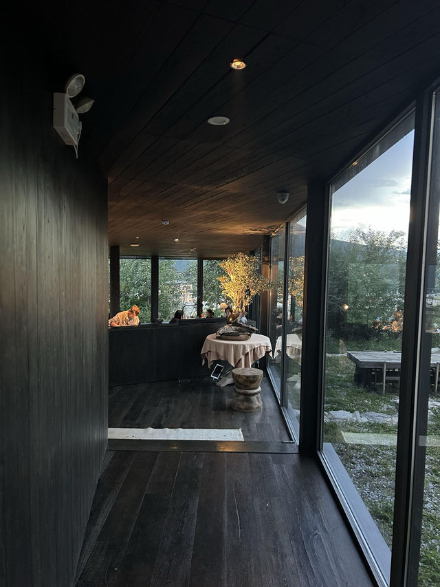 日照金山嘅既下山梅里