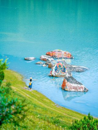 설산과 호수의 절경