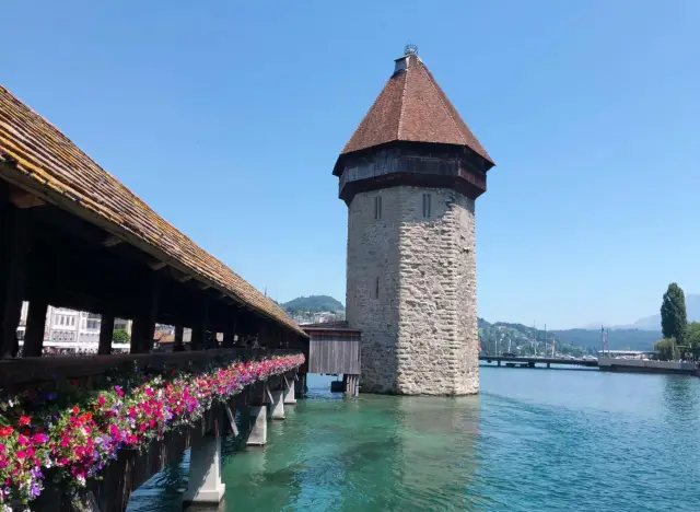 8-Day Swiss Panorama: Encounter the City of Lakes and Mountains