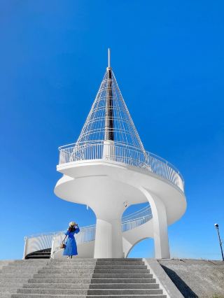 Japan's Stunning Check-in Spot! The Super Cute Blue Happiness Mailbox at Kujukuri Beach