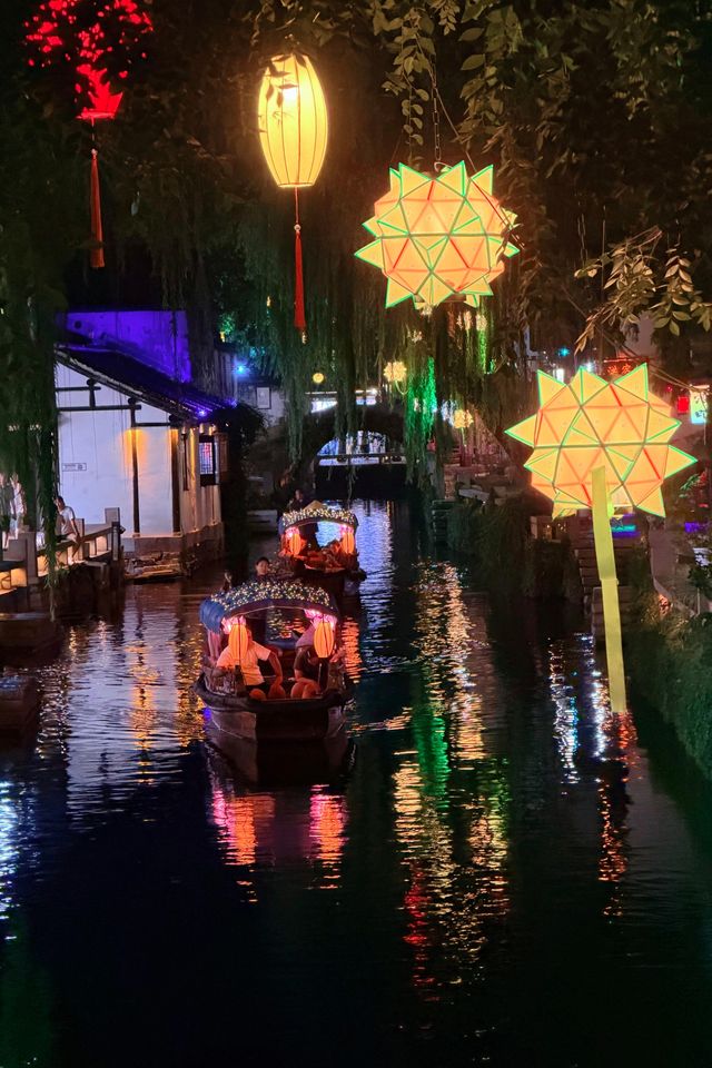 夜泊周莊 | 千盞紅燈入夢來，枕水而眠超治癒