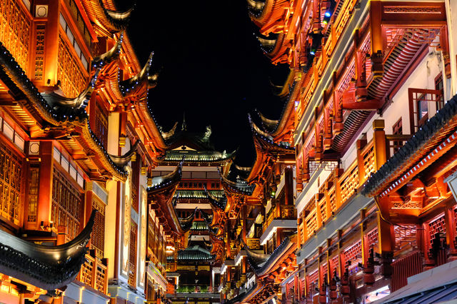 外灘與城隍廟：一場燈火裡的上海夢
