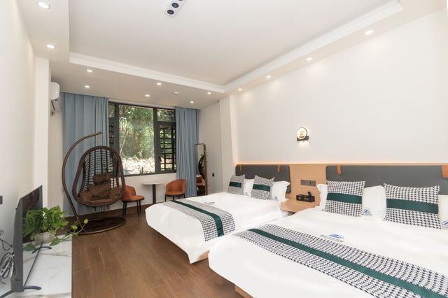 我住進了一座被群山環抱的「秘密花園」 我住進了一座被群山環抱的「秘密花園」