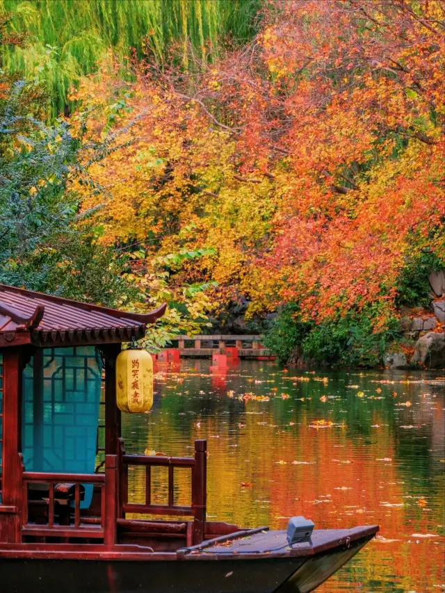 ภาพภูมิทัศน์ภูเขาและน้ำในฤดูใบไม้ร่วงที่งดงามสุดๆ