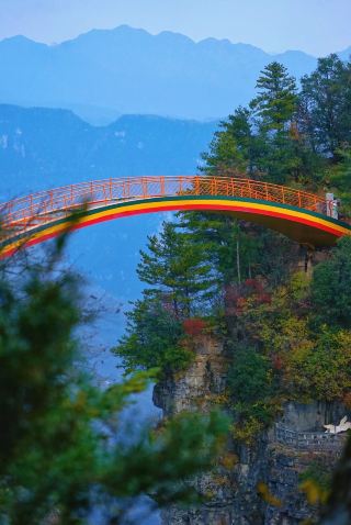 가을 산맥의 아름다운 등장