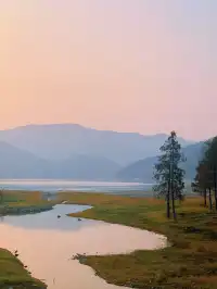 看見一片湖，誤闖入人間仙境！