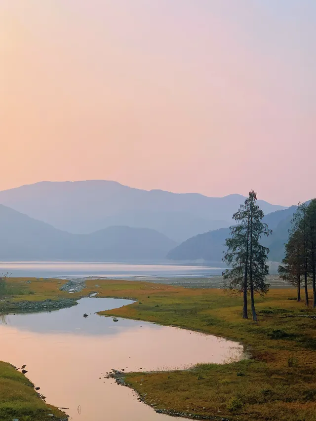 看見一片湖，誤闖入人間仙境！