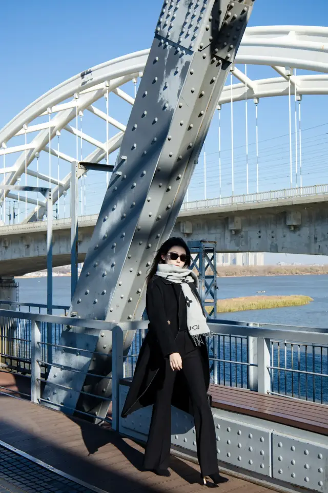 Avoid the crowds at Harbin Railway Bridge! Capture atmospheric shots