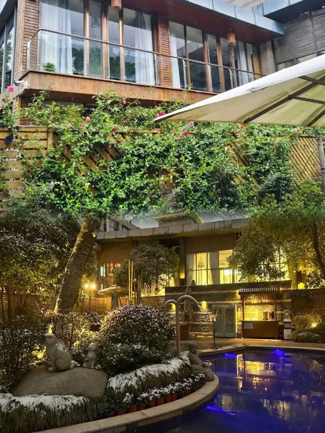 Liyang Fengshen Hotel! Surrounded by lake on three sides + private hot spring, full vacation vibes