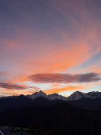 在梅里雪山腳下,等一場沒有盡頭的日落。