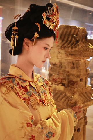Travel through the ancient capital Bianliang and become a character in a painting! The Hanfu experience at Kaifeng Xuanhe Painting Academy is absolutely amazing