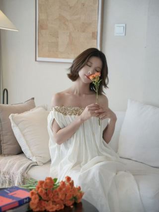 In some hotels, flowers are just for decoration; here, the flowers create more of an atmosphere.