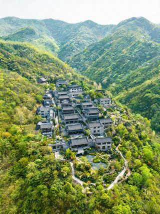 陸川謝魯山荘を訪れ、独自の地域文化と風情を味わう