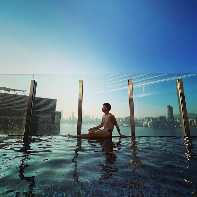漂亮既無敵維港海景打咭泳池