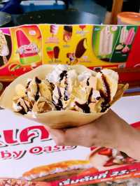ขนมเครปไส้ทะลัก : Black เครป by Oasis    