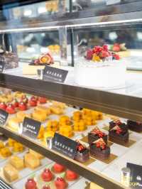 【六國酒店海陸空豪華自助餐】