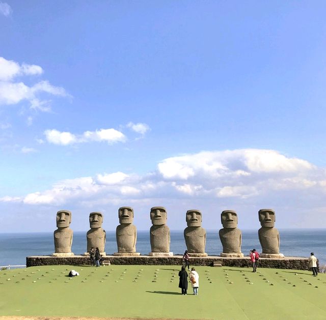 宮崎海岸上的復活島摩艾巨石像