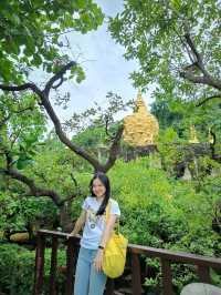 วัดถ้ำผาแด่น จ.สกลนคร