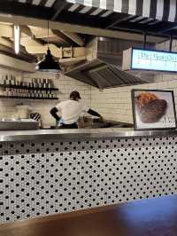 逸東酒店Food Hall 内高質扒房