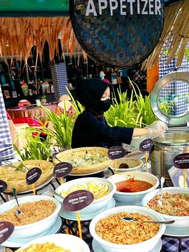 WHAT'S FOR BREAKFAST IN MEDAN, INDONESIA 