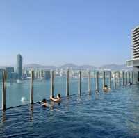 漂亮既無敵維港海景打咭泳池