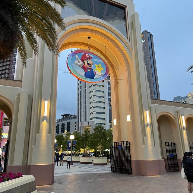 USJ entrance and shopping