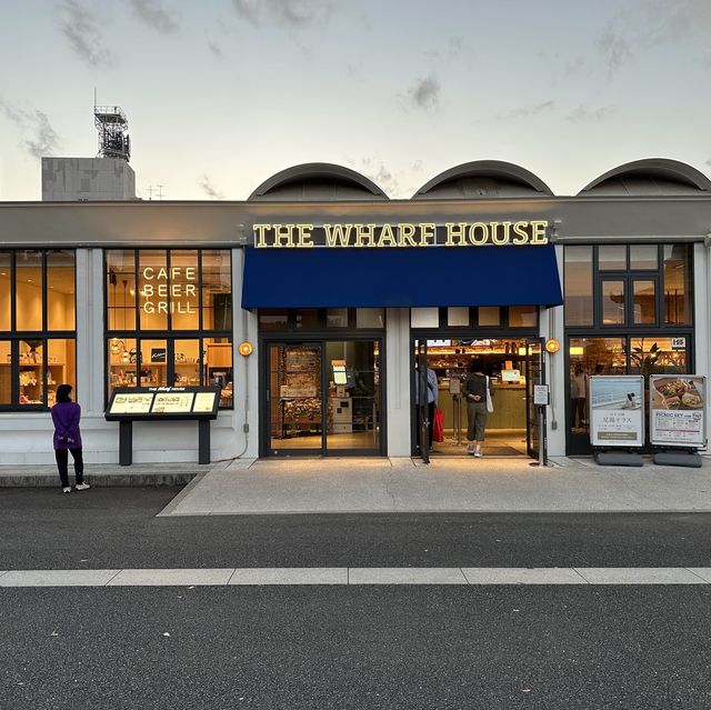 【横浜】山下公園の新名物、海沿いの足湯スポット&THE WHARF HOUSE