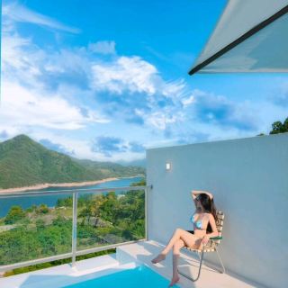 K-Swiss Brienz Pool Villa full of greenery