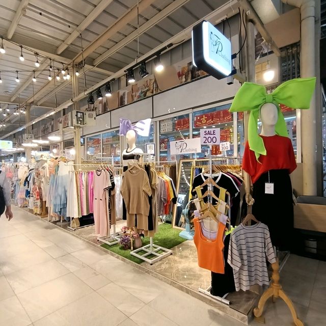 zome เสื้อผ้า Thonburi Market​ Place​