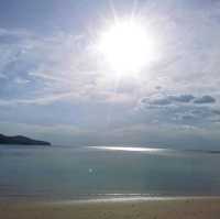 ท้องฟ้าสวย น้ำทะเลใส ที่หาดในยาง 