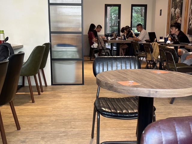🍕 新竹路易莎：品味咖啡美食與輕食的絕佳選擇！🍔☕