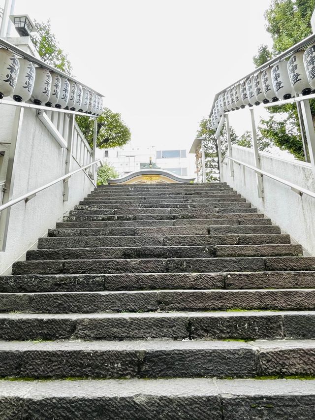 【東京都/高輪神社】元は稲荷神社 石門、石壁も必見！